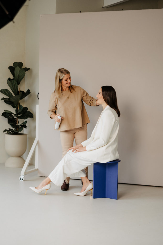 Business-Portrait von Laura, aufgenommen von Christina Hohner, Fotografin in Stuttgart